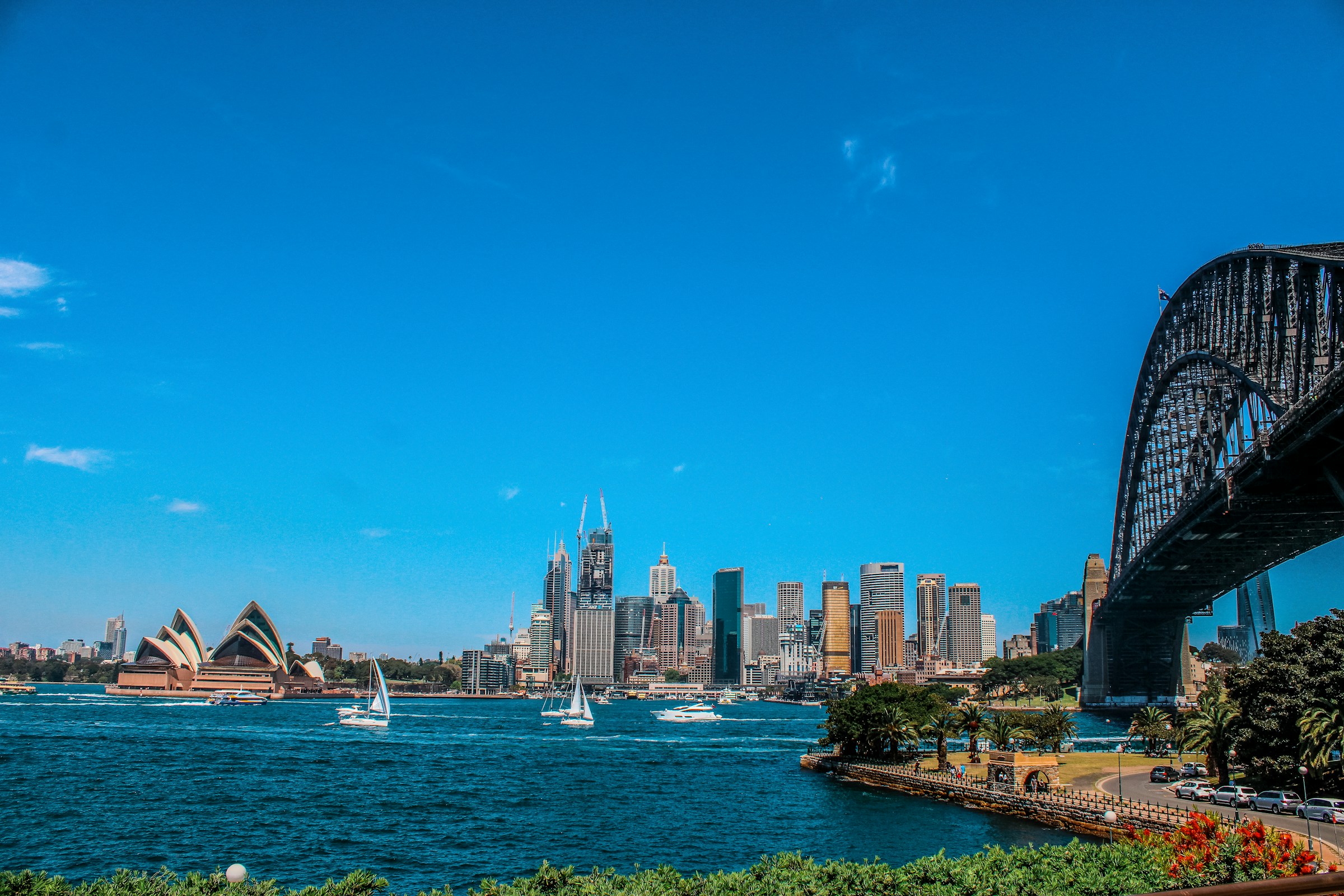 オーストラリア・シドニーのハーバーブリッジとオペラハウスの景観