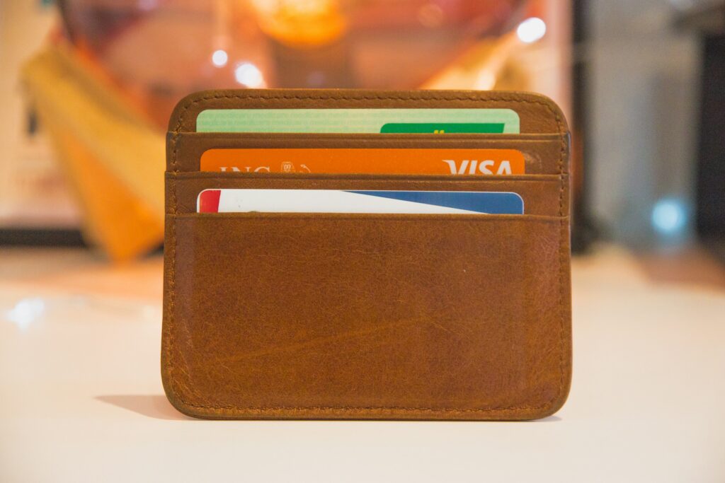 海外留学で使用するクレジットカード入りの財布