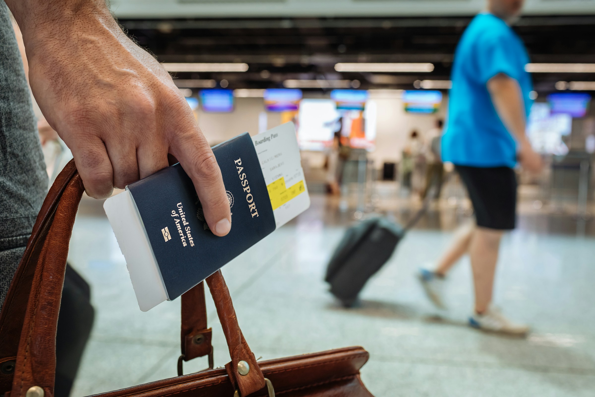 留学や海外旅行に必要なパスポートとクレジットカード